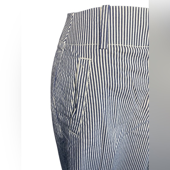 Ann Taylor LOFT Julie / Seersucker Stripe High Waist Crop Capri Pants / Size 2 - Picture 2 of 9